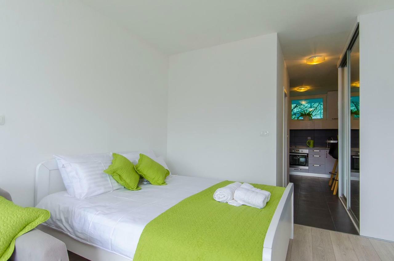 Side By Side Apartments Split Extérieur photo